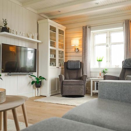 Lofoten Suite Apartments - Rostad Retro Rorbuer レーヌ エクステリア 写真