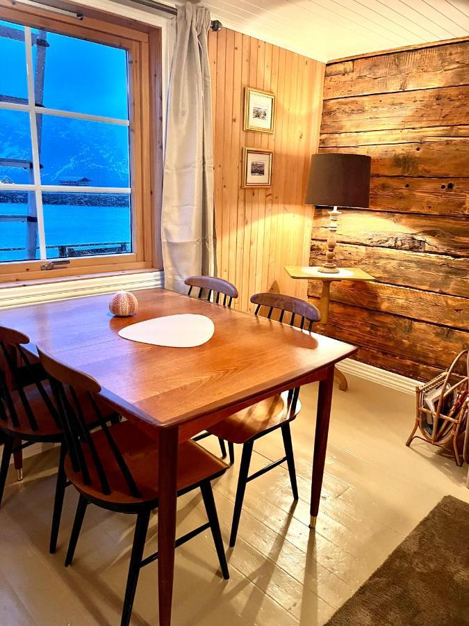 Lofoten Suite Apartments - Rostad Retro Rorbuer レーヌ エクステリア 写真