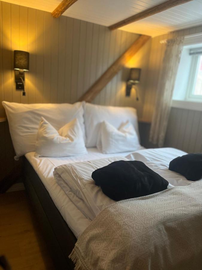 Lofoten Suite Apartments - Rostad Retro Rorbuer レーヌ エクステリア 写真